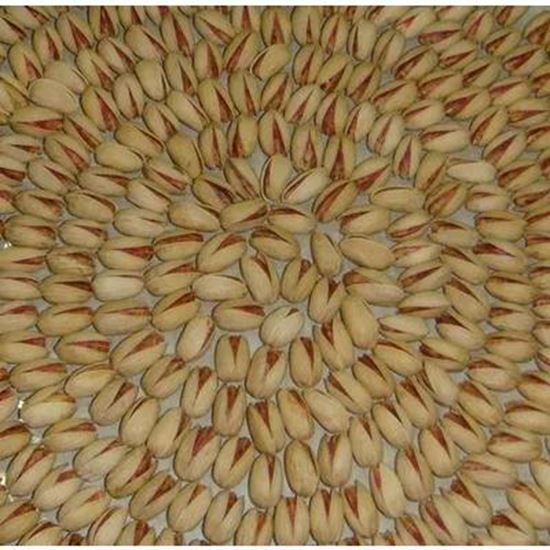 Picture Of pistachio and pistachio kernel